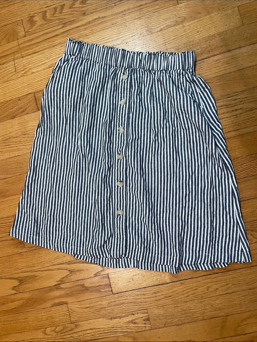 Liz Claiborne linen blend skirt. Blue and white size Small